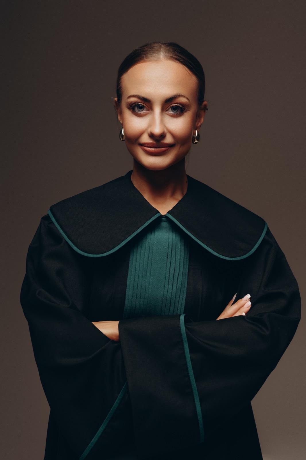 Adwokat Anna Kozielska w todze adwokackiej